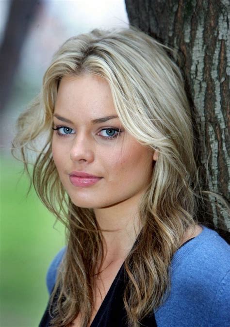 young margot robbie photos.